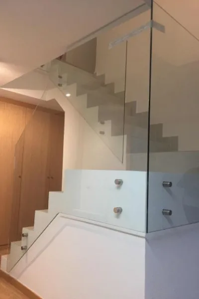 Baranda de vidrio templado para escalera - Córdoba