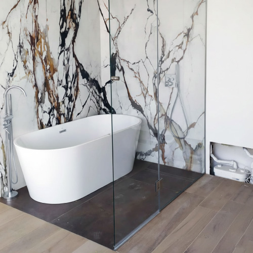 Mampara de baño de vidrio templado con bañera