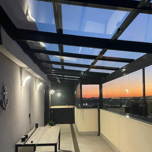 Techo de vidrio templado con vista al cielo